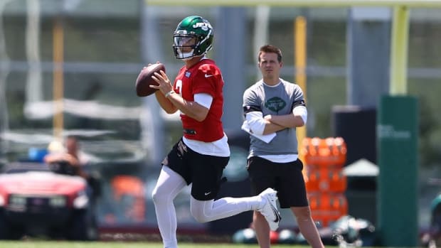 Jets QB Zach Wilson running during minicamp